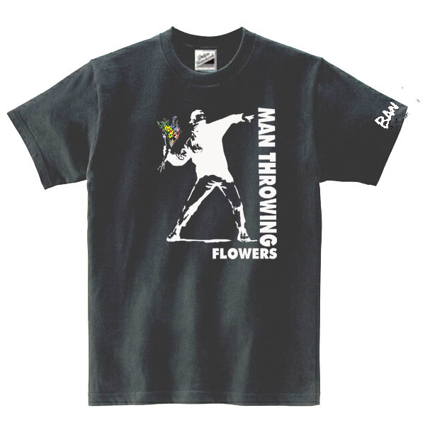 【バンクシー黒S】5oz花束を投げる(花カラー)袖プリントTシャツbanksyおもしろメンズネタプレゼント送料無料・新品1999円