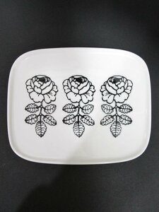 【送料無料】[美品]　marimekko　マリメッコ　Vihkiruusu スクエアプレート　皿　白地に黒柄　ウェディングローズ /n948030