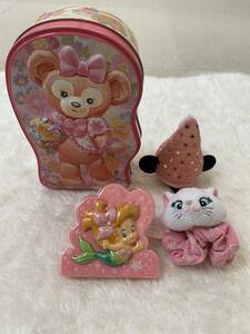 TDR TDS シェリーメイ スプリングヴォヤッジお菓子缶&新品ベビーアリエルビッグクリップ&マリーちゃんヘアーシュシュ&三角帽パッチン 留め