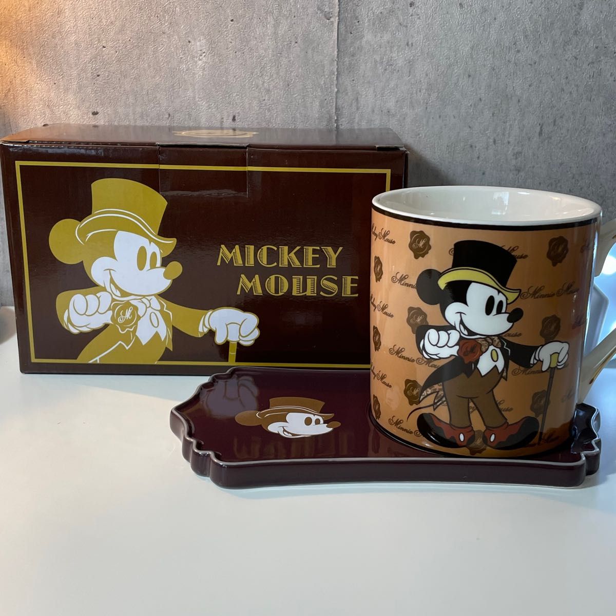激レア 新品未使用 ミッキーマウス ミニーマウス 70周年記念マグカップ