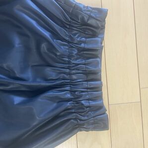 【ほぼ新品・美品・値下げしました】GU ジーユー フェイクレザーフレアースカート 150cmの画像7