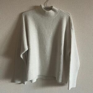 ユニクロ スフレヤーンモックネックセーター
