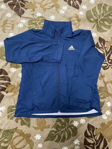 adidas ウィンドブレーカー　防風、防水、中綿　150