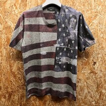 291295オム 291295=HOMME Tシャツ 全面プリント 星条旗 アメリカ Uネック 半袖 ポリ×綿 44 赤系×青系×茶系×グレー メンズ_画像1