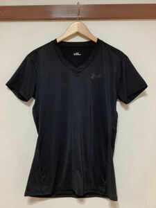 と1198 UNDER ARMOUR アンダーアーマー メッシュTシャツ 半袖Tシャツ MD ブラック Vネック ロゴプリント