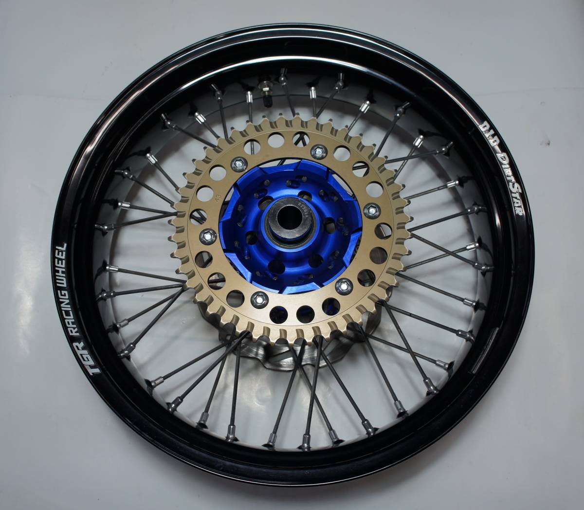 ヤフオク! -「tgrホイール」の落札相場・落札価格