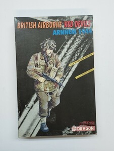 ドラゴン1606 1/16 イギリス 空挺部隊 `レッドデビル` 兵士 アルンヘム 1944 BRITISH AIRBORNE 'RED DEVILS' ARNHEM 1944