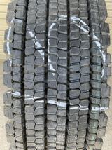 送料無料 トラック 大型 ダンプ 295/80R22.5 153/150J スタッドレス ブリヂストンW900 2013年製 BRIDGESTONE タイヤ 1本のみ_画像2