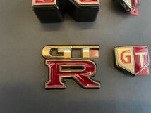 BNR34 ゴールドエンブレムセット 純正未使用 新品 R34 スカイライン GT-R 日産 即決には豪華オマケ付き！_画像3