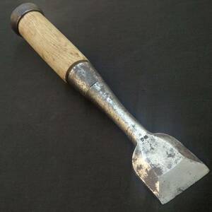 叩き鑿 重壽 42㎜ 全長約242㎜ 古鑿 のみ ノミ 大工道具 刃物 日本製 Japanese chisel【3993】