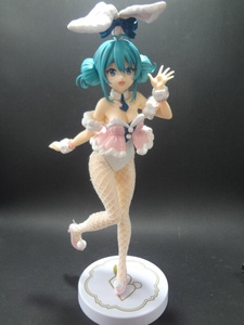 初音ミク　Bicute Bunnies Figure ‐白うさぎ Baby Pink‐