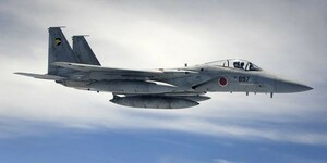 航空自衛隊 戦闘機 F-15J イーグル JASDF 空自 自衛隊 ミリタリー 絵画風 壁紙ポスター 特大版1152×576mm はがせるシール式 001S1