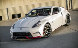 Art hand Auction 日産 フェアレディZ NISMO 370Z Z34型 ホワイト 2014年 絵画風 壁紙ポスター 特大ワイド版921×576mm(はがせるシール式)005W1, 自動車関連グッズ, 自動車メーカー別, 日産