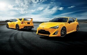 トヨタ 86 GT Limited エアロパッケージ 2015年 イエロー GT86 ハチロク 壁紙ポスター ワイド版921×576mm （はがせるシール式） 001W1