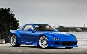 マツダ RX-7（3代目）FD3S型 アンフィニ RX-7 1991年 ブルー 絵画風 壁紙ポスター 特大ワイド版921×576mm（はがせるシール式）008W1