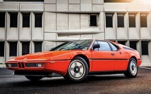 Art hand Auction BMW M1 슈퍼카 레드 1980 페인팅 스타일 벽지 포스터 초대형 와이드 921 x 576mm 벗겨낼 수 있는 스티커 001W1, 자동차 관련 상품, 자동차 제조사별, BMW