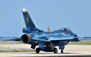 航空自衛隊 F-2 支援戦闘機 F-2A 平成の零戦 バイパーゼロ JASDF 壁紙ポスター 特大ワイド版 921×576mm （はがせるシール式） 014W1