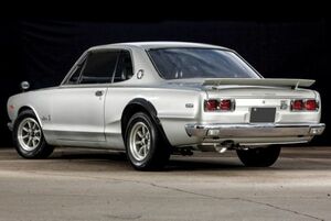 Art hand Auction 日産 スカイライン 2000GT-R 初代 後期型(KPGC10型) ハコスカ 1971年 絵画風 壁紙ポスター 603×401mm(はがせるシール式)006S2, 自動車関連グッズ, 自動車メーカー別, 日産