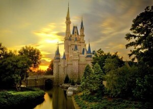 Art hand Auction Papier peint style peinture Disney World Sunset et Château de Cendrillon, version A1, 830 x 585 mm (type d'autocollant pelable) 011A1, antique, collection, disney, autres