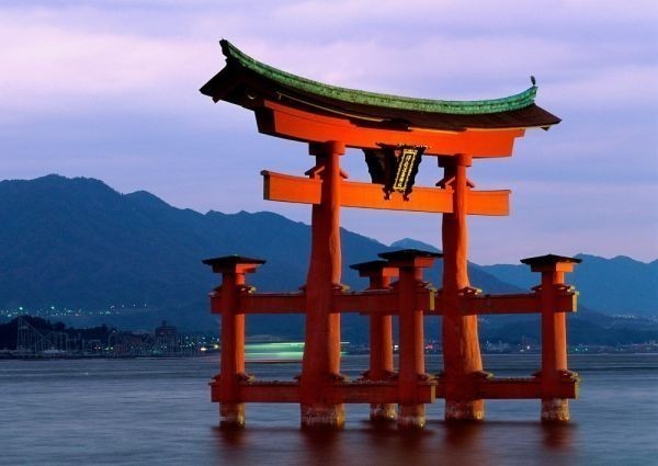 Itsukushima Shrine Otorii Dusk Miyajima Trois vues du Japon Style peinture papier peint Poster extra large version A1 830 x 585 mm (type d'autocollant pelable) 004A1, imprimé, affiche, autres