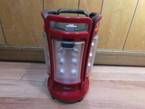 ●　Coleman コールマン QUAD LED LANTERN 電池端子に錆あり パーツ取りまたは 要修理品 ジャンク ●