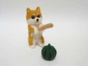 Art hand Auction Fait main [Laine feutre Shiba Inu pastèque smasher], jouet, jeu, jouet en peluche, Feutre de laine