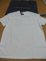 TOMMY HILFIGRERプリントロゴTシャツ「L」（白）サンプル特価。定価5800円　新品未使用_画像5