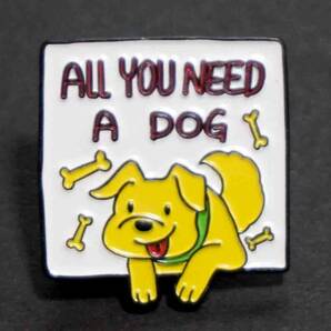 白背景萌黄犬■『ARE YOU NEED A DOG』■ 新品 可愛いdog ■ピンバッジ バッチ■おしゃれ ファッション