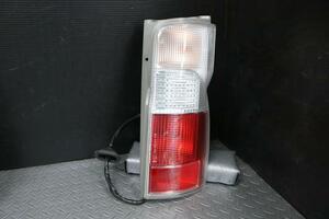 キャラバン KR-CWGE25 右 テール ランプ ライト 26550-VW025