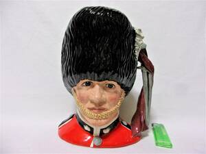  rare rare Royal Doulton * The guard man beautiful goods | ice pitcher ceramics and porcelain made * height 21.