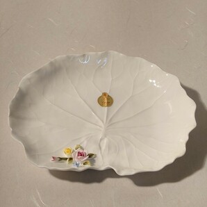 maruri マルリボーンチャイナ 小皿 プレート皿 未使用品 葉っぱの形にバラの装飾の画像1