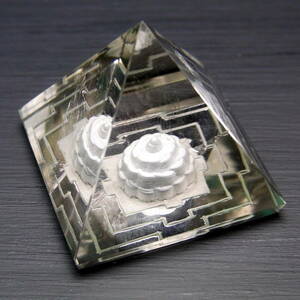 【No,5】ネパール ガネッシュヒマール産 ヒマラヤ水晶製 ピラミッド シュリヤントラ ピラミッド水晶