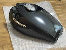 カワサキ Kawasaki Z1 Z2 Z750 Z900 Z1000 KZ900 KZ1000 ガソリンタンク 燃料タンク フューエルタンク タンク エンブレム 美品 内プレス_画像1