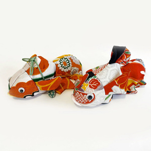 Art hand Auction (SA) Handgemachtes japanisches Goldfisch-Plüschtier aus reiner Seide, Retro-Kimono, handgemachtes Goldfisch-Plüschtier aus Japan, traditioneller Stoff, Plüschtier, Tier, Andere