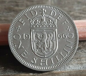 イギリス1966年シリング 英国コイン 本物 ライオンデザイン エリザベス女王25mm綺麗にポリッシュされていてピカピカのコインです。