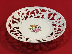 Ａ5844●洋食器 プレート 皿 果物皿 盛皿 アラベスク 透かし 手描き 花柄 白 鉢 約φ25×5㎝ スレキズ小汚れなどあり