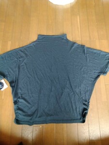 ・即決　新品タグ付き　深緑半袖モモンガTシャツ（M〜L)