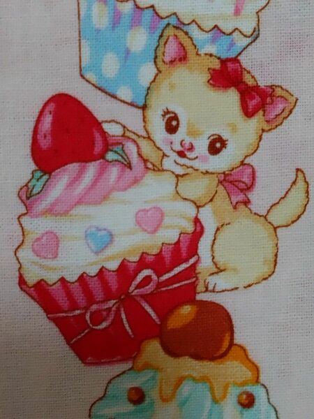 レトロアニマル☆カップケーキでティパーティ☆シーチング☆長さ約45cm 巾110センチ　ピンク　 はぎれ