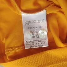 美品！　スリクソン SRIXON　半袖シャツ　サイズＭ（やや大きめ）柔らかい　やや光沢オレンジ色　細かいメッシュ風 ドライ速乾薄手生地　_画像10