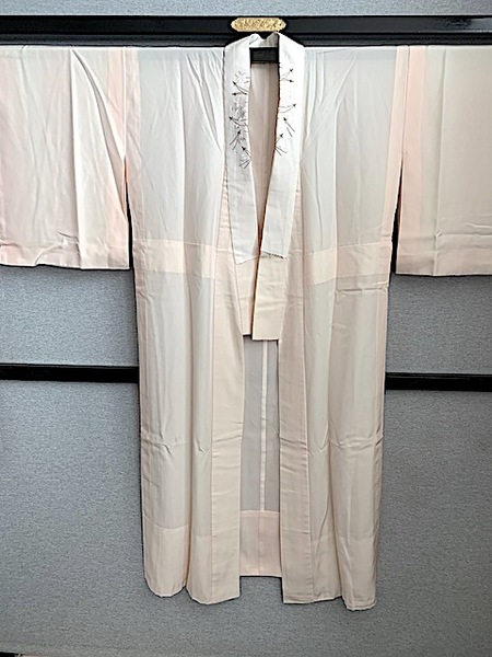 初②230)刺繍半衿付き単衣長襦袢絹 身丈126 無双袖丈47 裄63,5 前巾26 後巾30