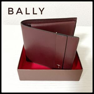 【美品】Bally 2つ折り財布　ブラウン　赤系の本革素材