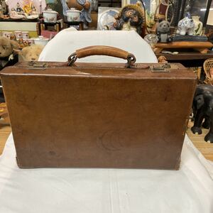  Vintage leather trunk small 