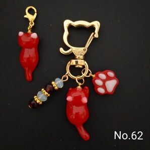 [ ハンドメイド ] レジン ネコ チャーム 赤　パプリカ　レッド　(No.62) 