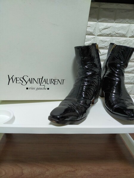 Yves saint Laurent イヴサンローラン エナメルブーツ