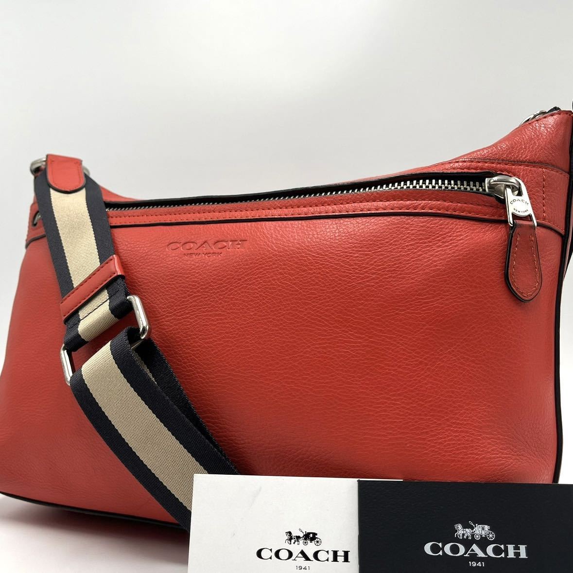 ワンピなど最旬ア! ✨美品✨ coach コーチ パーフォレイテッド ボディ