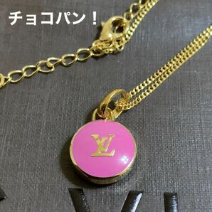 ラスト1個！ルイヴィトン ゴールド メタル フラワー LVチャーム ピンク系 1個