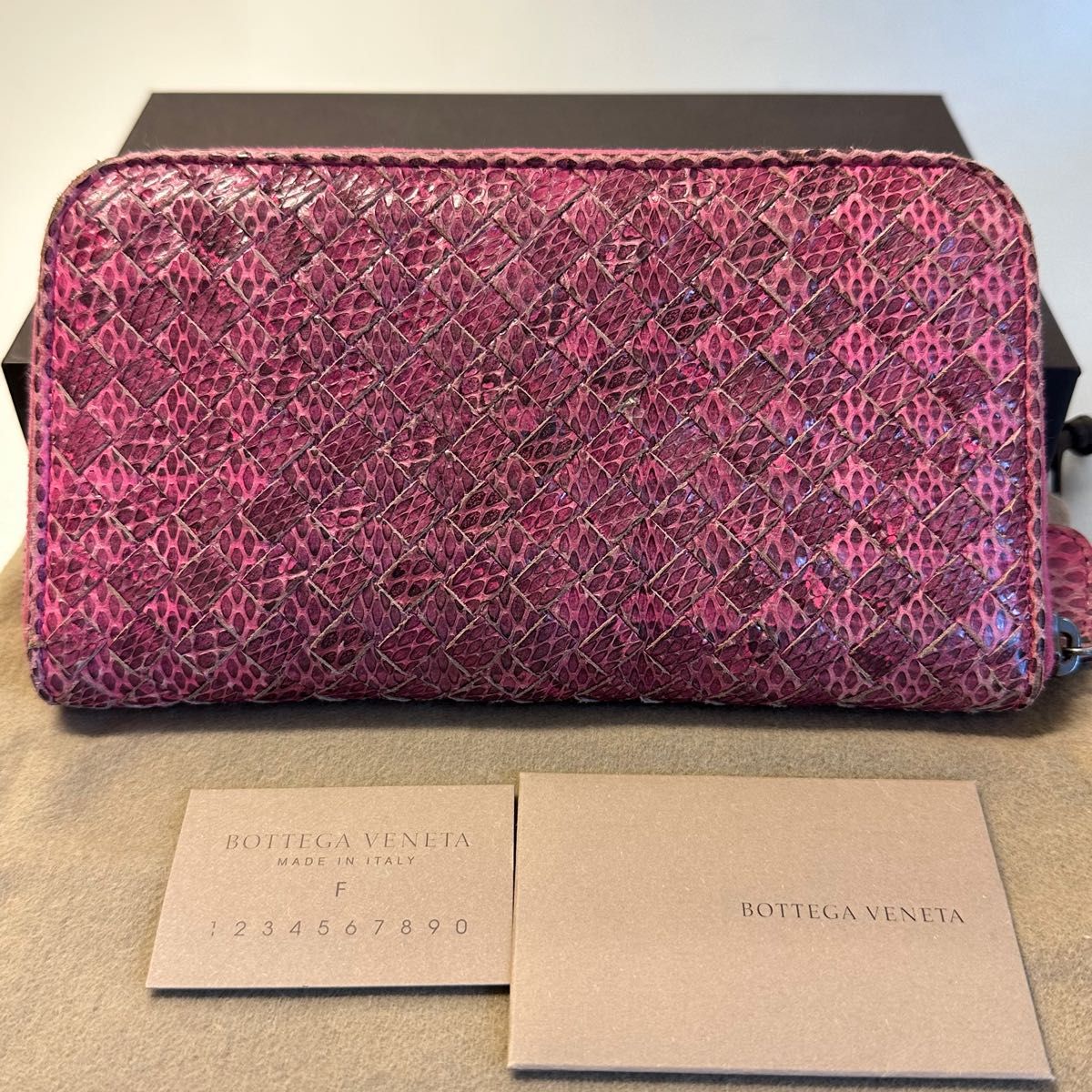 未使用品 BOTTEGA VENETA ラウンドファスナー長財布 バタフライ