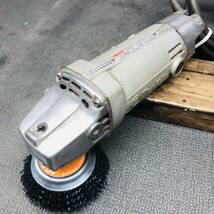 中古 マキタ　100mmディスクグラインダー　9500N 動作確認済み！　未使用ナイロンブラシ　NICスーパーグリットタイプ付き！ ._画像2