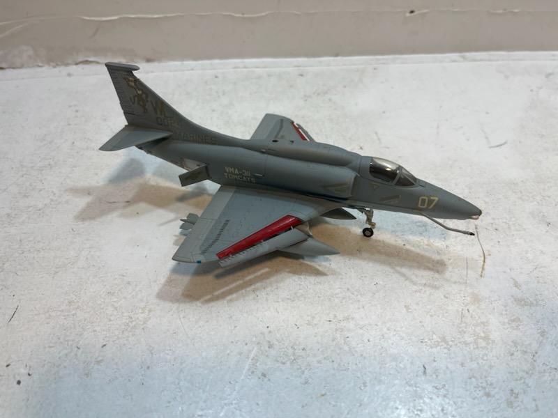 フジミ模型 プラモデル 1/72 A-4M スカイホーク VMA-311 トムキャット 全塗装完成品, プラモデル, 航空機, 完成品