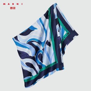 MARNI ☆ マルニ UNIQLO ☆ ユニクロ コラボ 限定 未使用 シルク フロシキ スカーフ 絹 100％ ブルー2 70 × 70 カバーの画像1